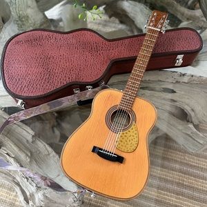 AMERICAN GIRL RETIRED DOLL GUITAR